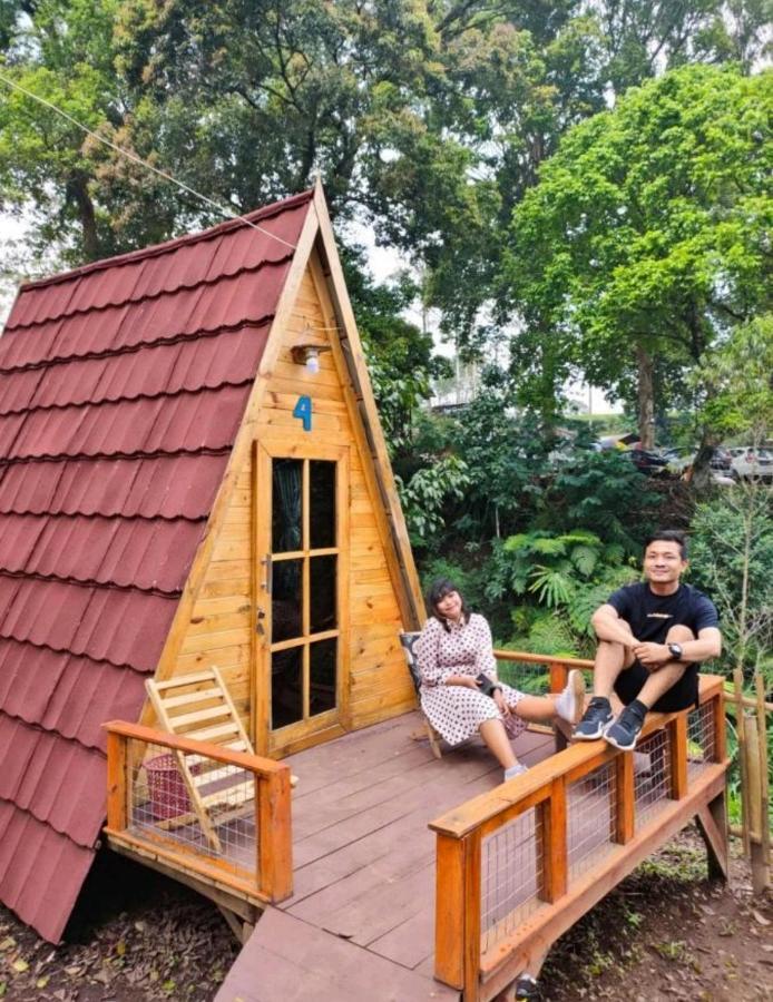 Penginapan Segitiga 2 Bandung Exterior photo